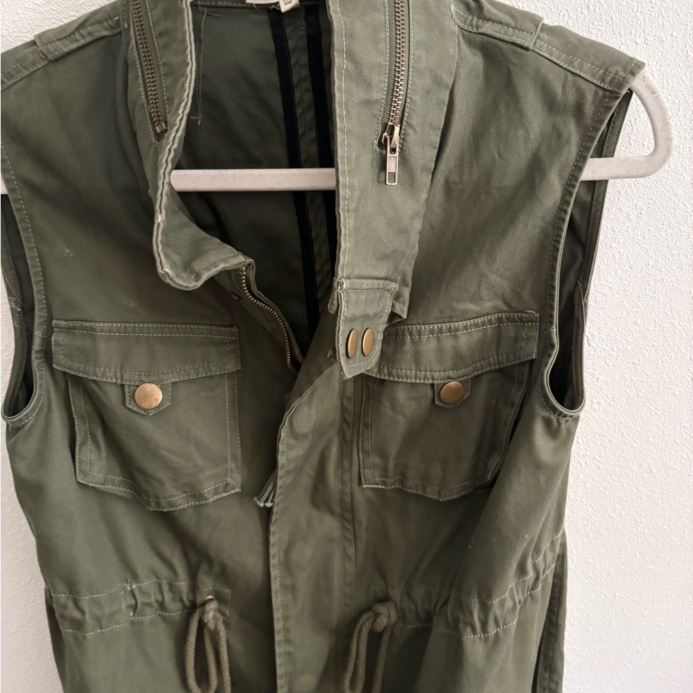 Pleione Olive Green Sleeveless Utility Vest